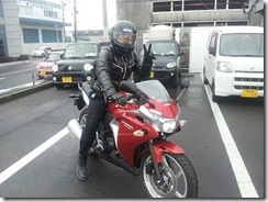 つよぽん単車　社長写す